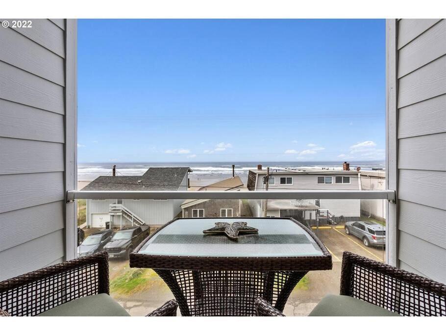 Rockaway Oceanview Condo,Steps To The Beach & Downtown,W&D, Wifi 락커웨이비치 외부 사진